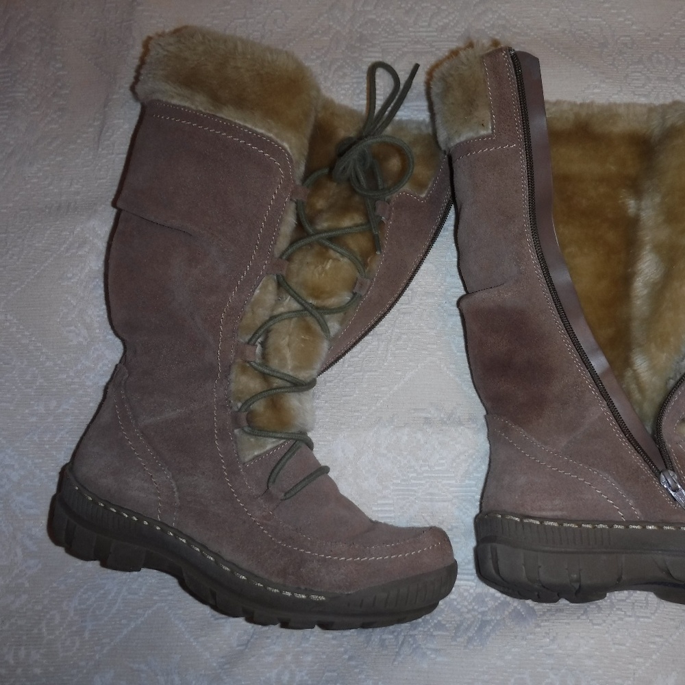 Bass "Fur" lined leather boots